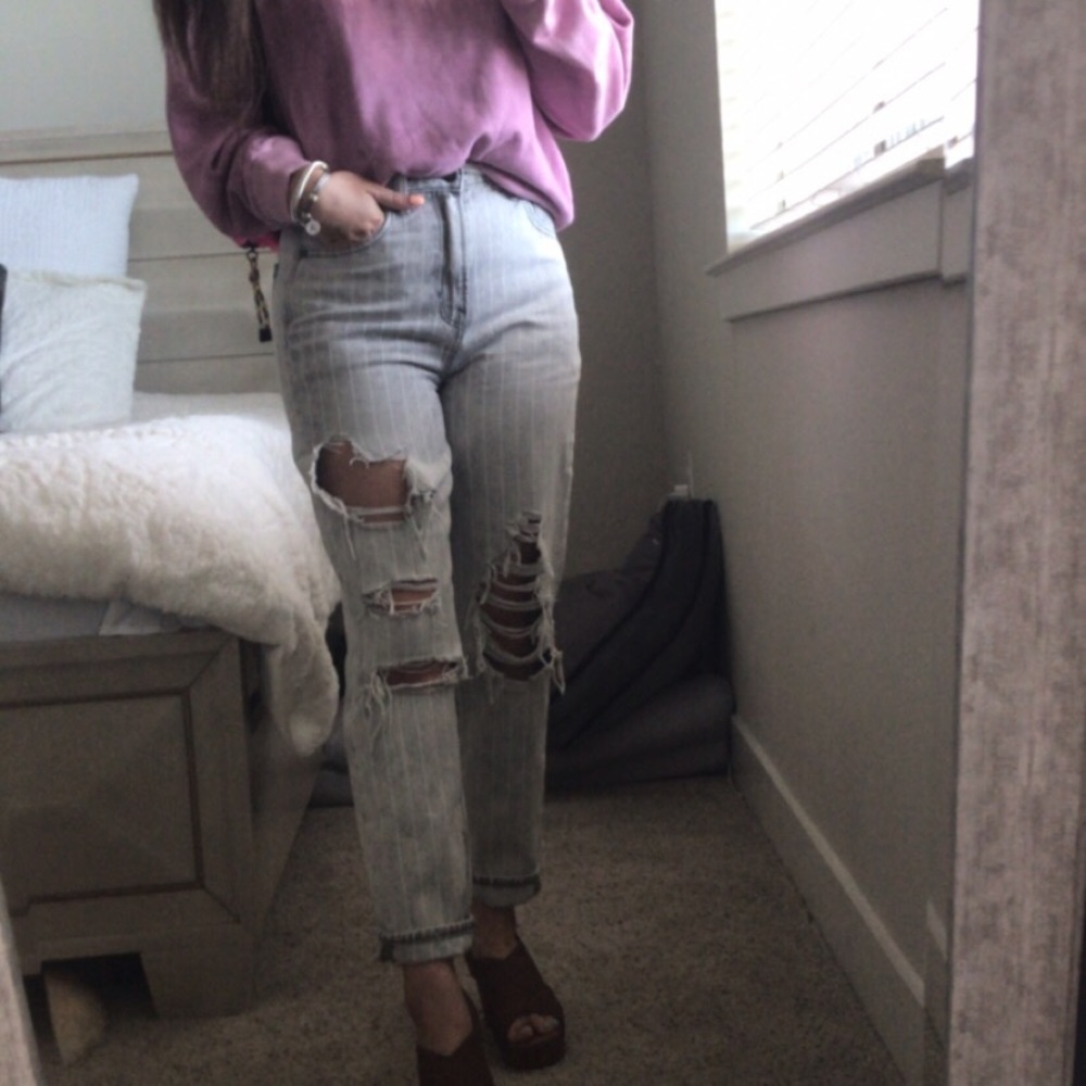 Lined ripped American Eagle Mom Jeans